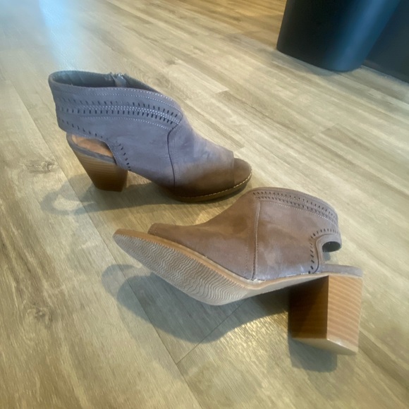 Platform open toed heals - Picture 2 of 2